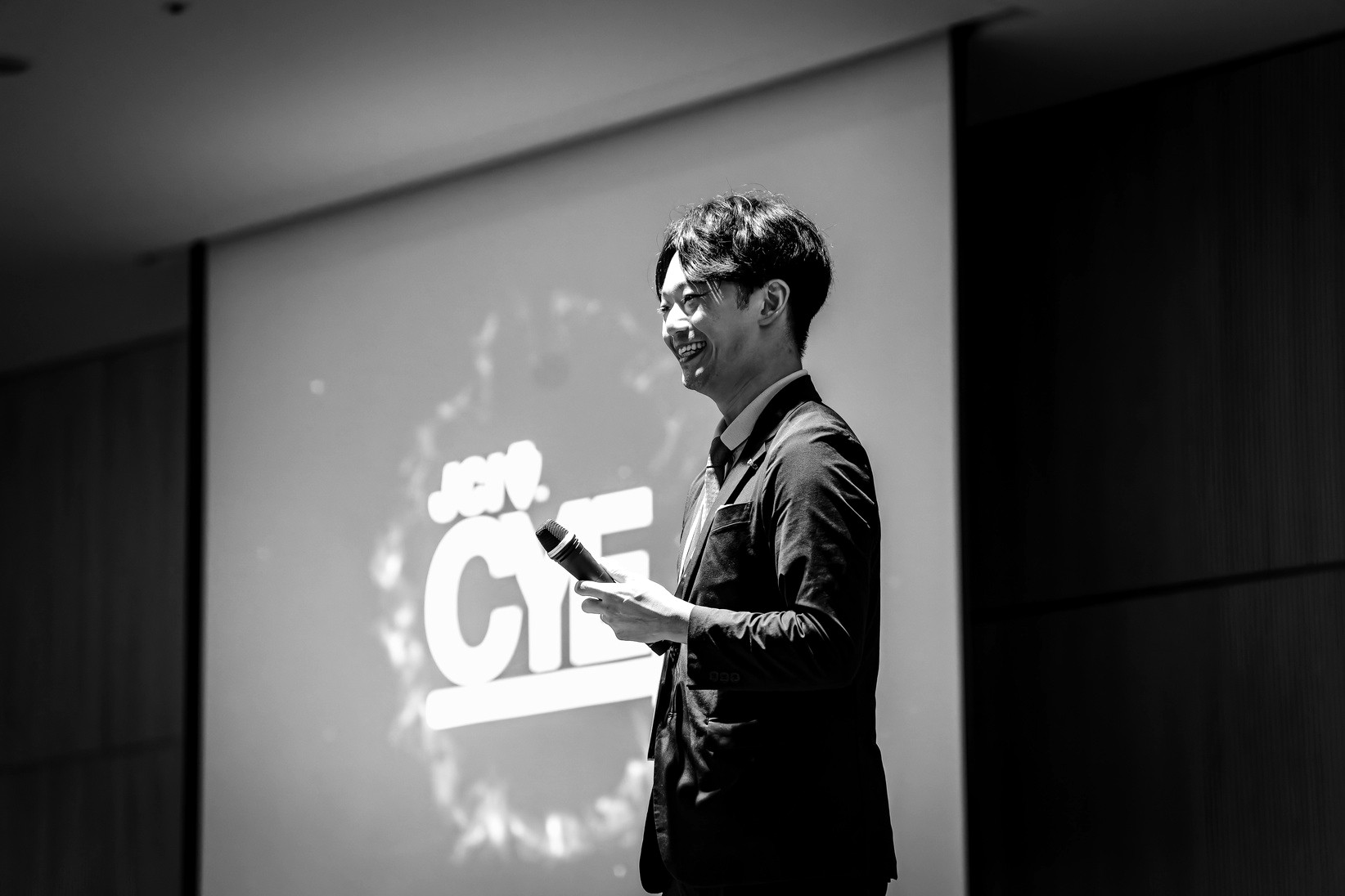 A young entrepreneur pitching on stage